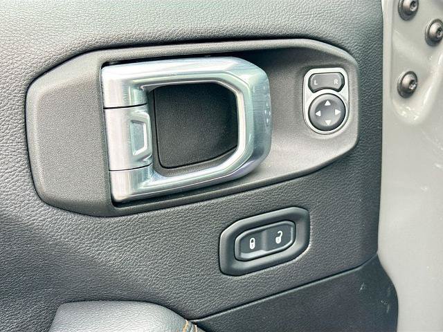 Used 2022 Jeep Gladiator Mojave AWD/4WD image 16