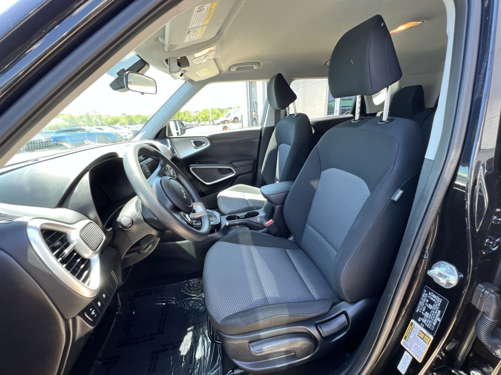 Used 2025 Kia Soul LX FWD image 21