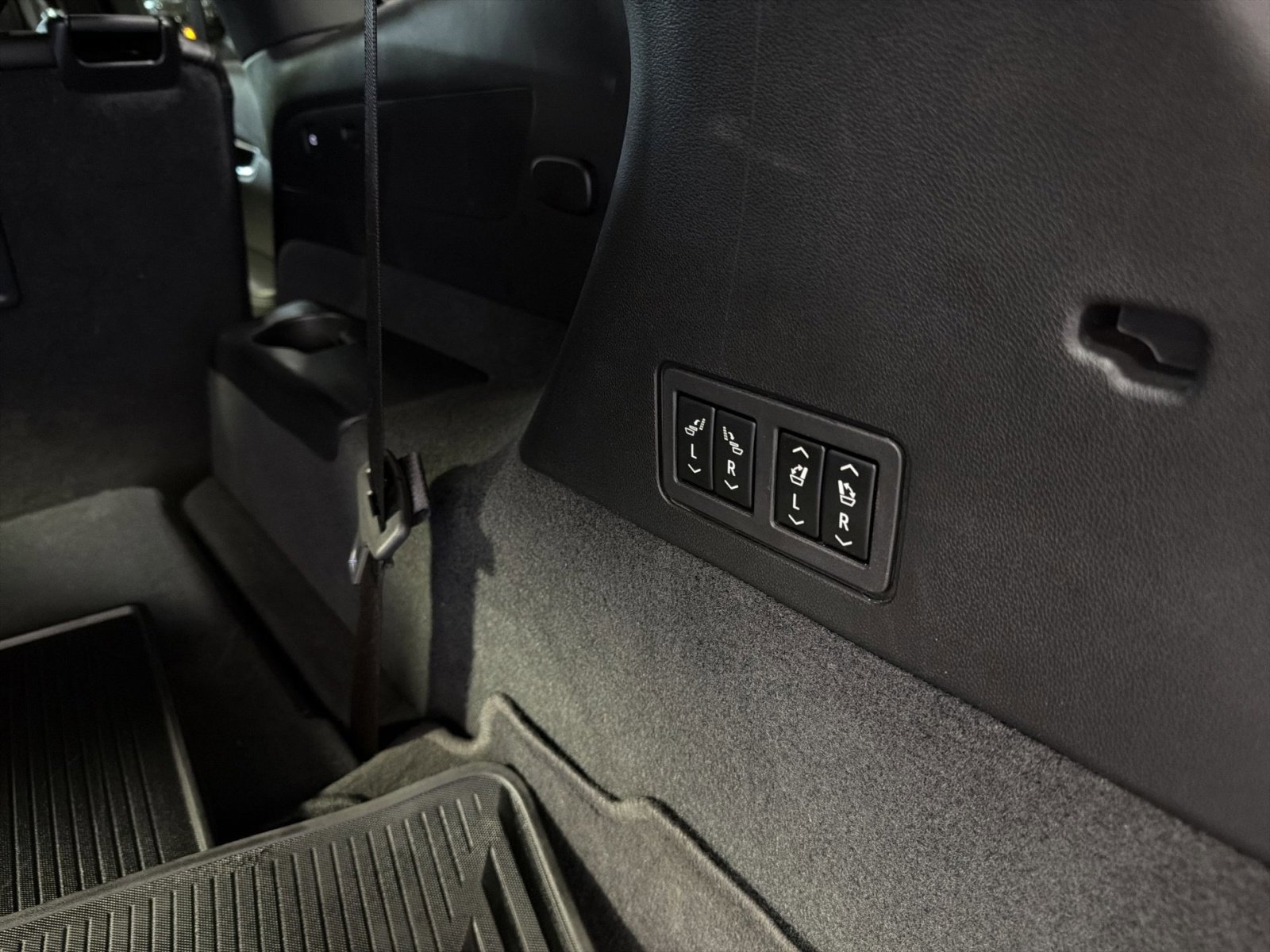 Used 2023 Cadillac XT6 Premium Luxury AWD/4WD image 39