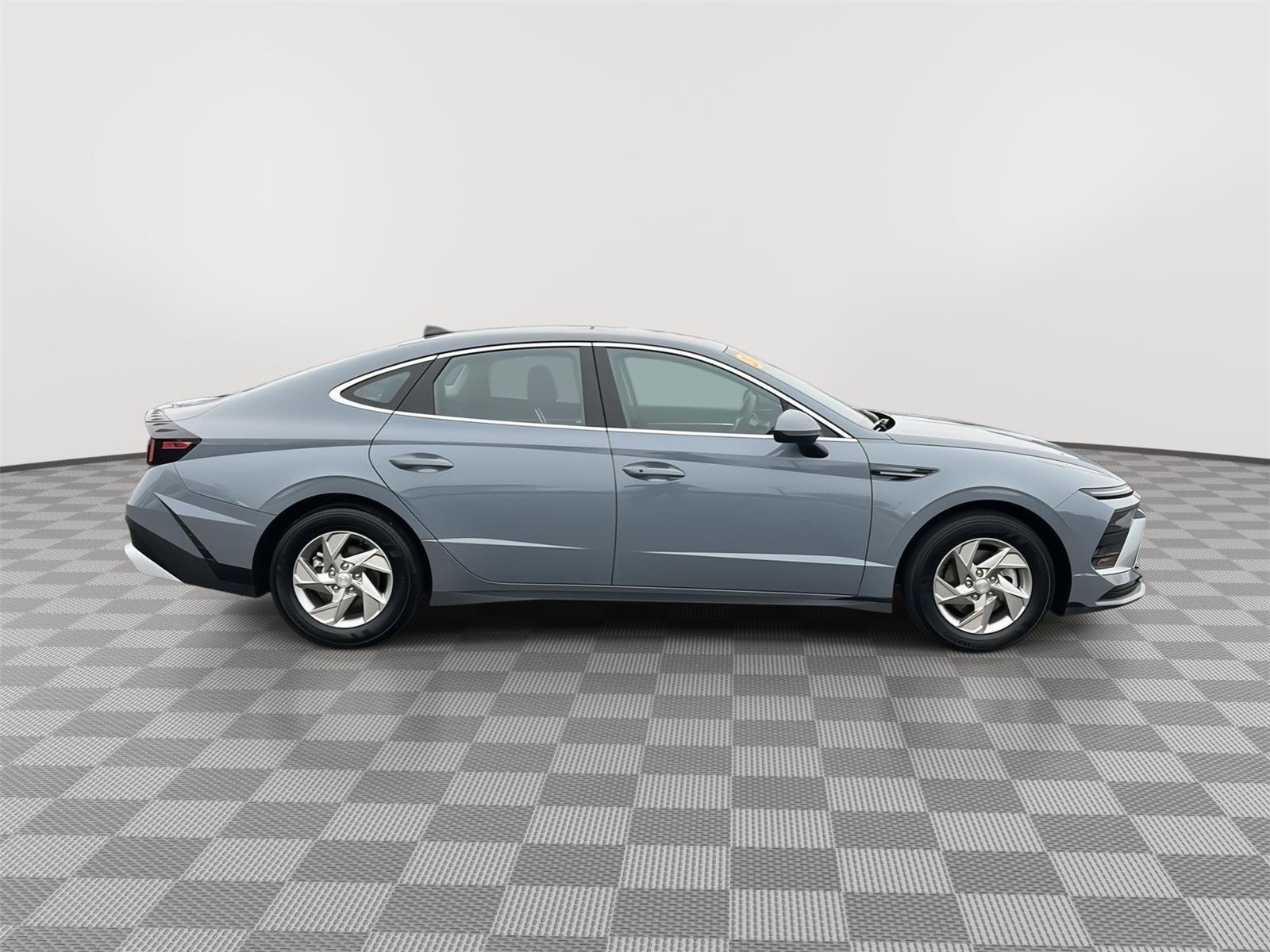 Used 2025 Hyundai Sonata SE image 6