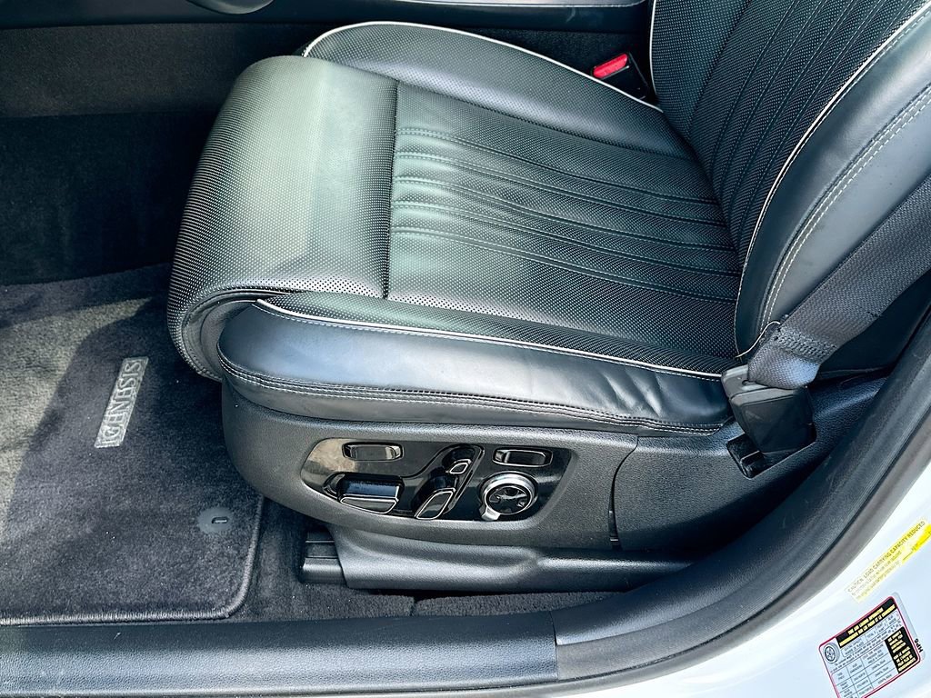 Used 2019 Genesis G90 3.3T Premium RWD image 9