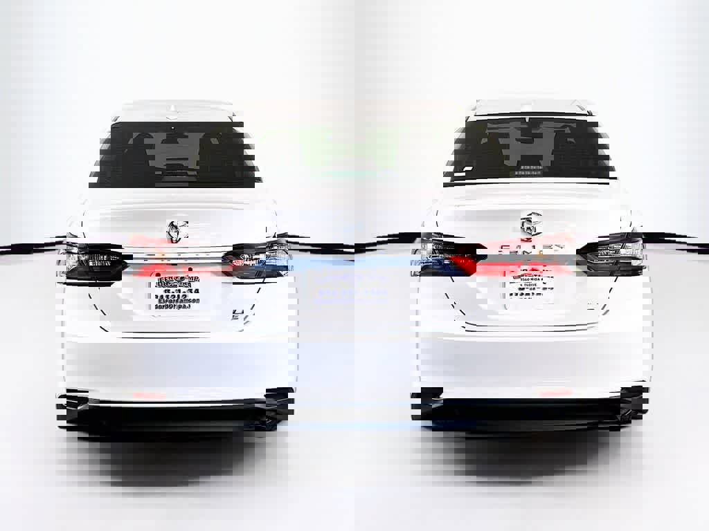 Used 2024 Toyota Camry LE image 4