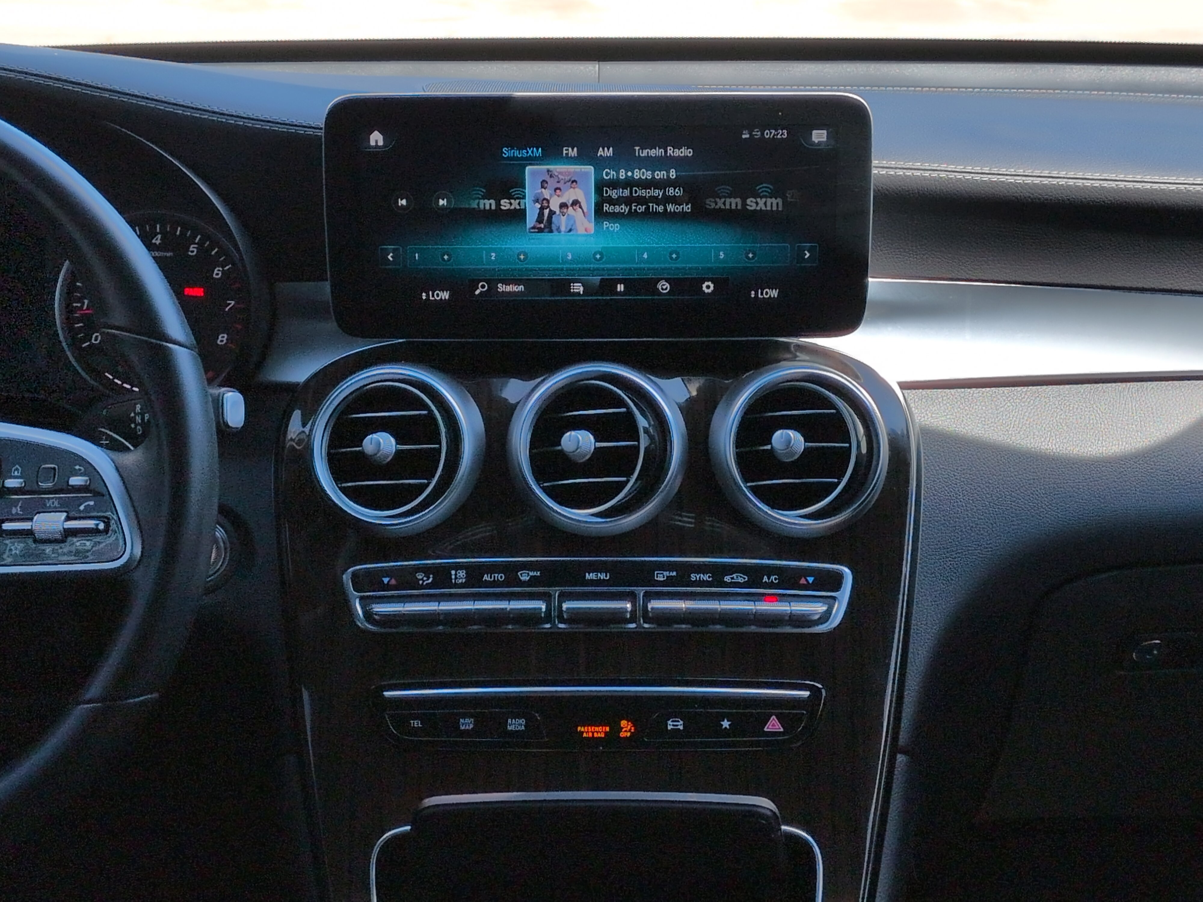 Used 2022 Mercedes-Benz GLC 300 4MATIC Coupe image 16