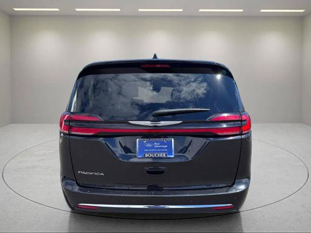 Used 2023 Chrysler Pacifica Touring-L FWD image 8