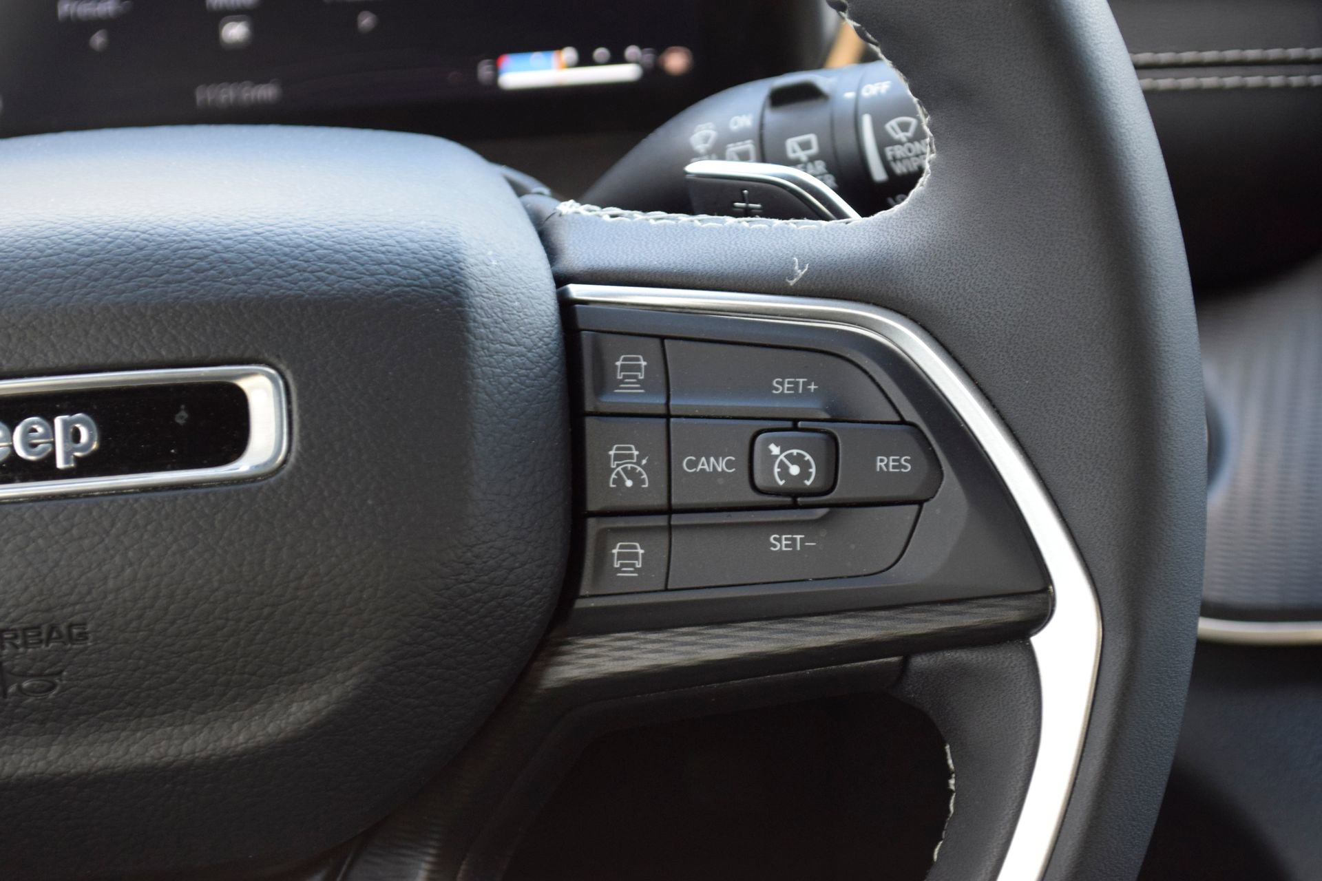 Used 2023 Jeep Grand Cherokee L Laredo image 10