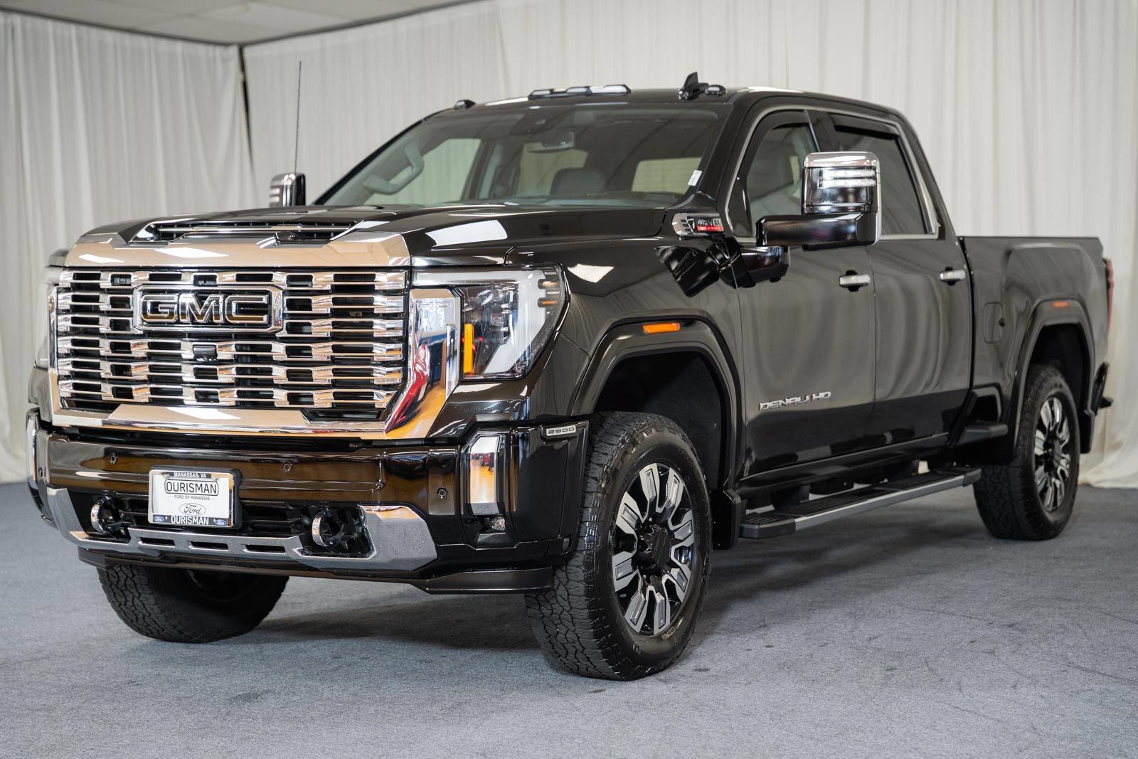 Used 2024 GMC Sierra 2500 Denali AWD/4WD image 3