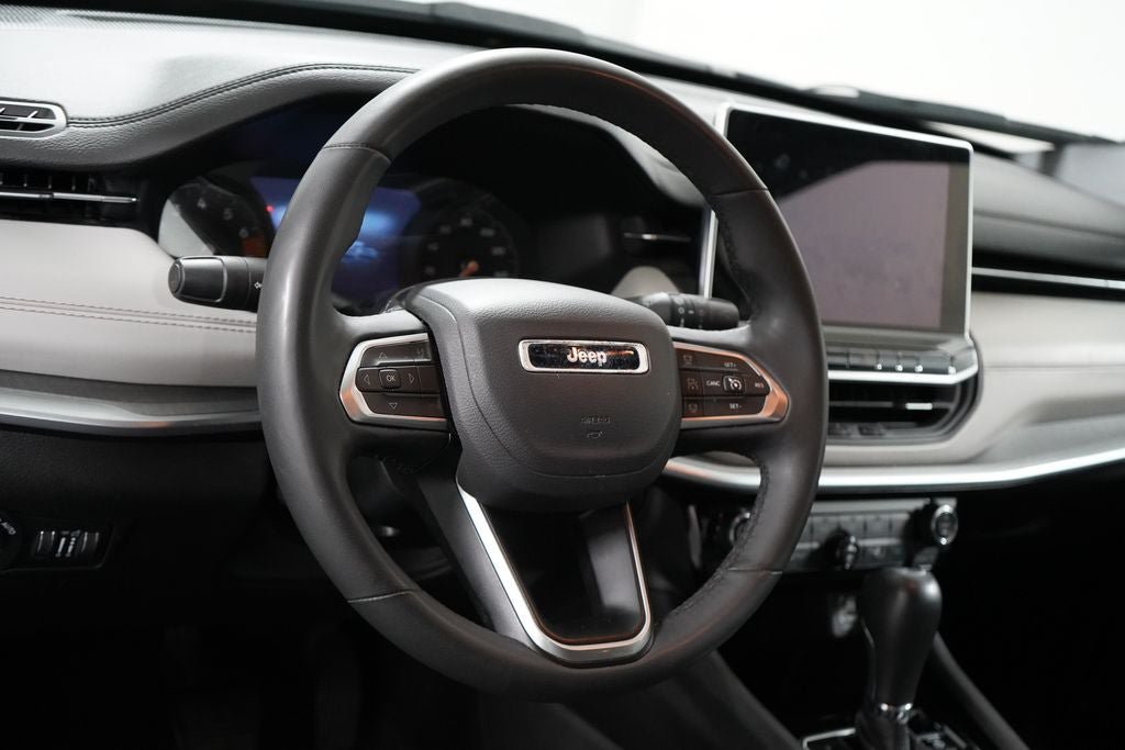 Used 2025 Jeep Compass Limited AWD/4WD image 13