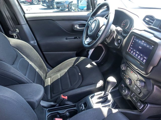 Used 2020 Jeep Renegade Latitude w/ Cold Weather Group AWD/4WD image 30