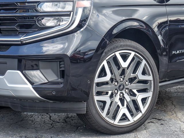 Certified 2025 Ford Expedition Platinum w/ Platinum Ultimate Package AWD/4WD image 4