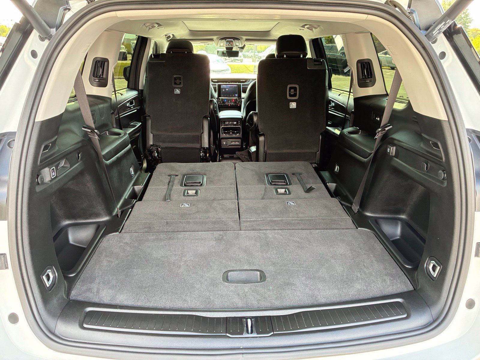 Used 2022 Jeep Grand Cherokee L Limited w/ Luxury Tech Group II RWD image 18