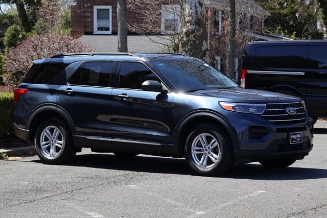 Certified 2023 Ford Explorer XLT image 2
