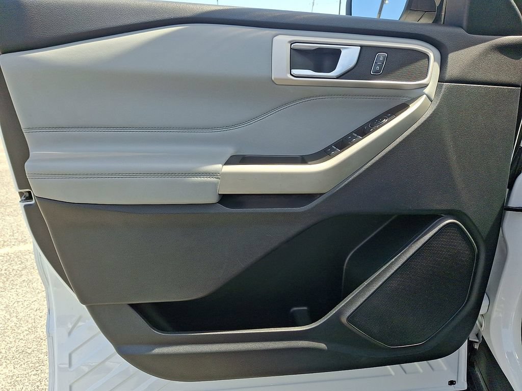 Certified 2021 Ford Explorer XLT w/ Equipment Group 202A AWD/4WD image 13
