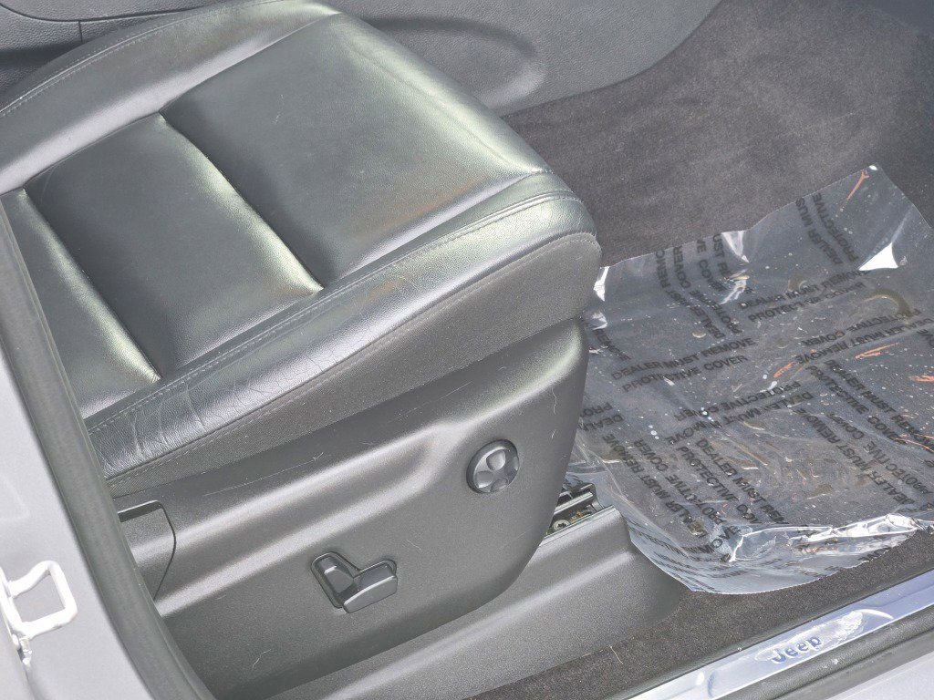 Used 2018 Jeep Grand Cherokee Limited image 6