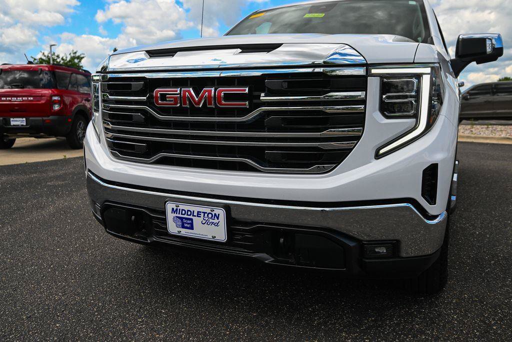 Used 2022 GMC Sierra 1500 SLT w/ SLT Convenience Package AWD/4WD image 11