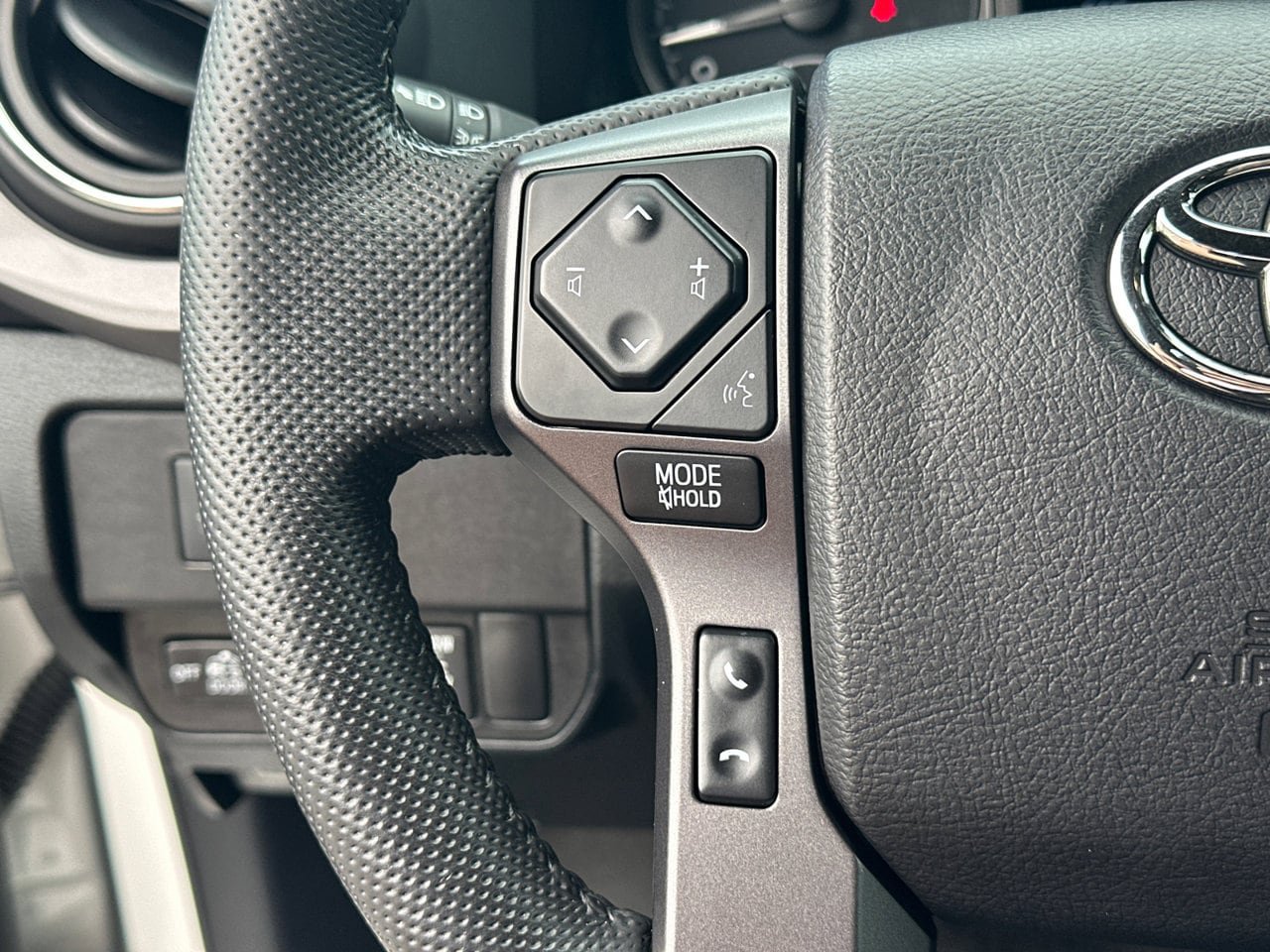 Used 2022 Toyota Tacoma TRD Off-Road w/ Technology Package AWD/4WD image 26
