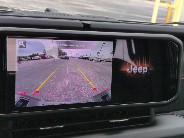 Used 2025 Jeep Gladiator Mojave AWD/4WD image 20
