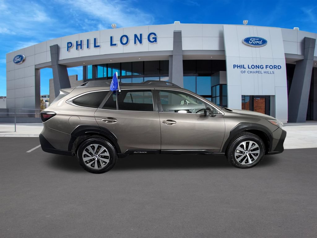 Used 2023 Subaru Outback Premium AWD/4WD image 6