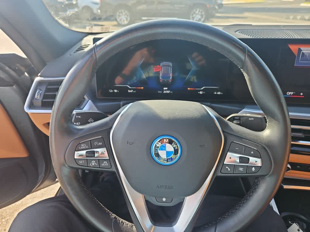 Used 2022 BMW i4 eDrive40 RWD image 15