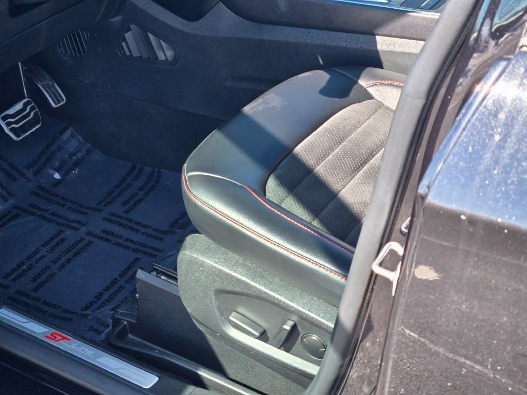 Certified 2024 Ford Edge ST-Line w/ Class II Trailer Tow Package image 24