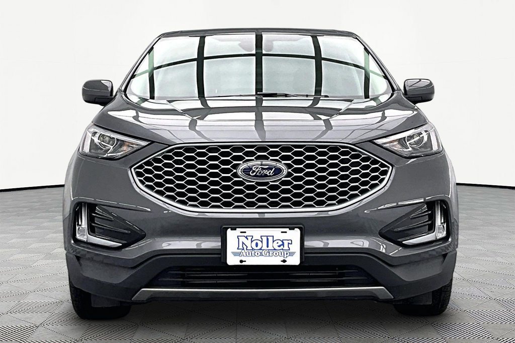 Certified 2024 Ford Edge SEL w/ Convenience Package AWD/4WD image 3