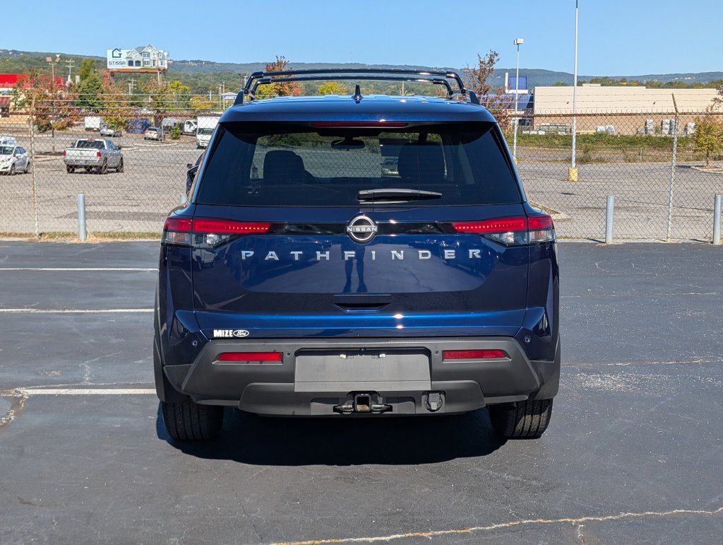 Used 2025 Nissan Pathfinder SV w/ SV Premium Package FWD image 8