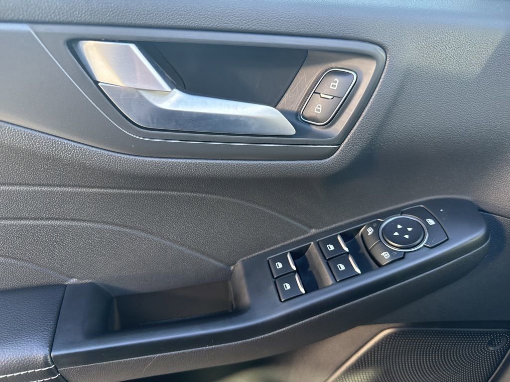 Certified 2025 Ford Escape SE image 21