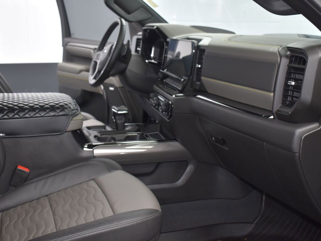Used 2025 Chevrolet Silverado 1500 ZR2 w/ Technology Package image 16