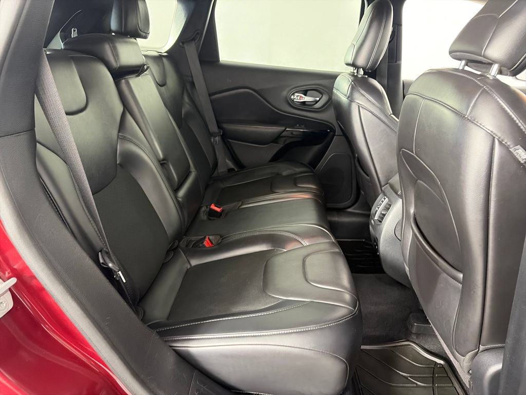 Used 2019 Jeep Cherokee Latitude Plus AWD/4WD image 30