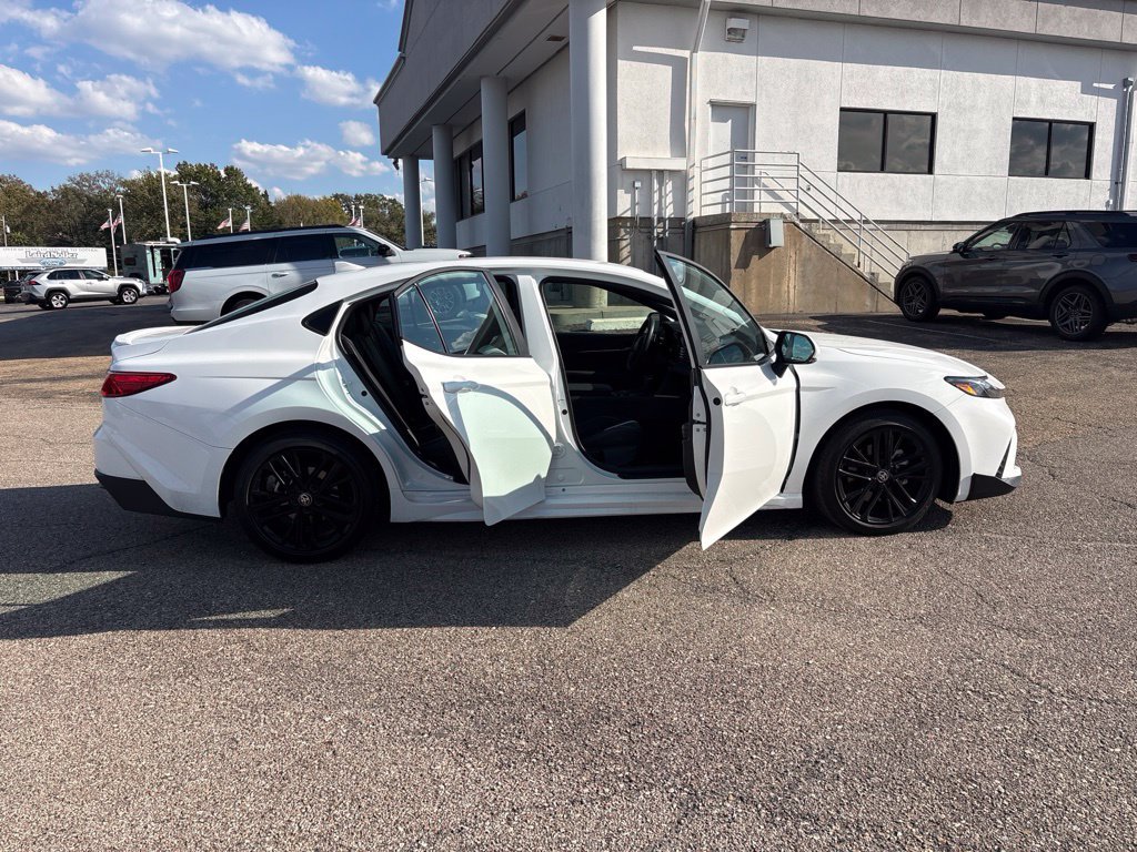 Used 2026 Toyota Camry SE FWD image 8