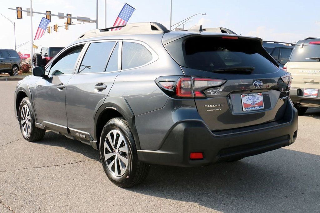 Used 2025 Subaru Outback Premium image 7