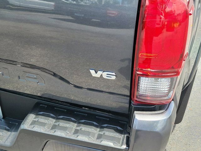 Used 2022 Toyota Tacoma SR5 w/ Technology Package RWD image 7