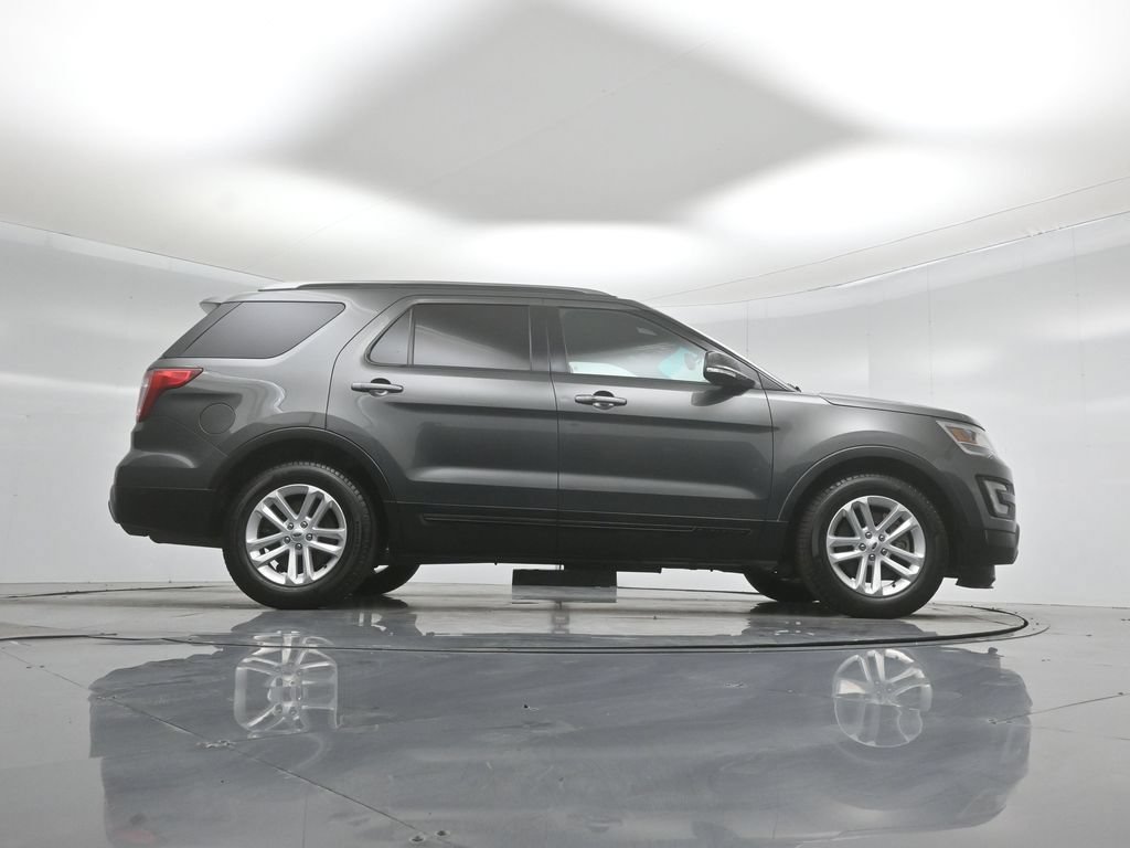 Certified 2017 Ford Explorer XLT w/ Equipment Group 202A FWD image 48