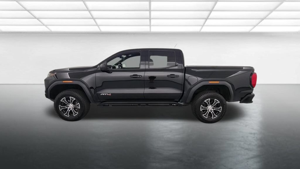 Used 2024 GMC Canyon AT4 w/ AT4 Premium Package AWD/4WD image 4