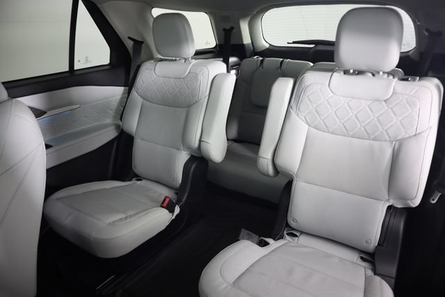 Certified 2025 Ford Explorer Platinum w/ Ultimate Package AWD/4WD image 33