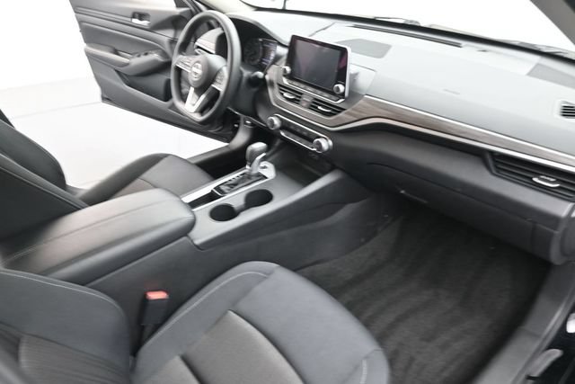 Used 2025 Nissan Altima 2.5 SV FWD image 28