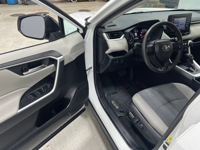 Used 2022 Toyota RAV4 XLE AWD/4WD image 24