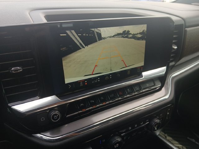 Used 2024 Chevrolet Silverado 1500 High Country w/ Technology Package AWD/4WD image 13