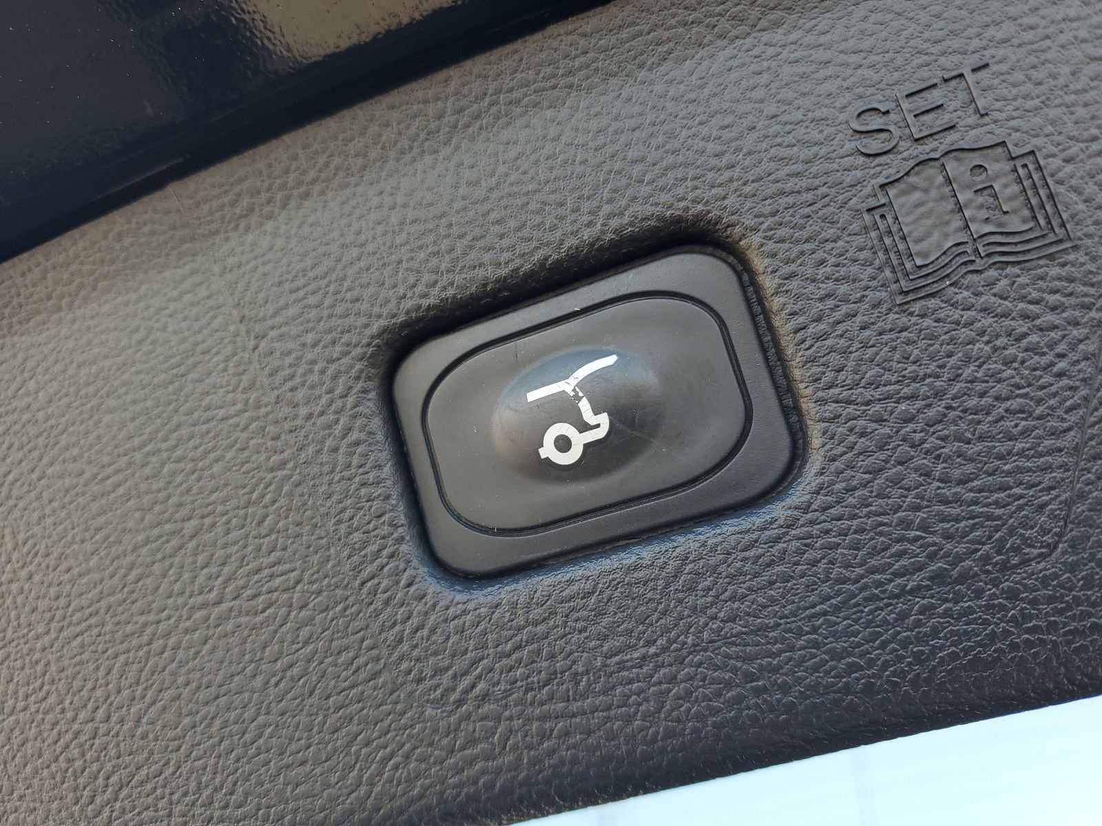 Certified 2024 Ford Edge ST-Line image 8