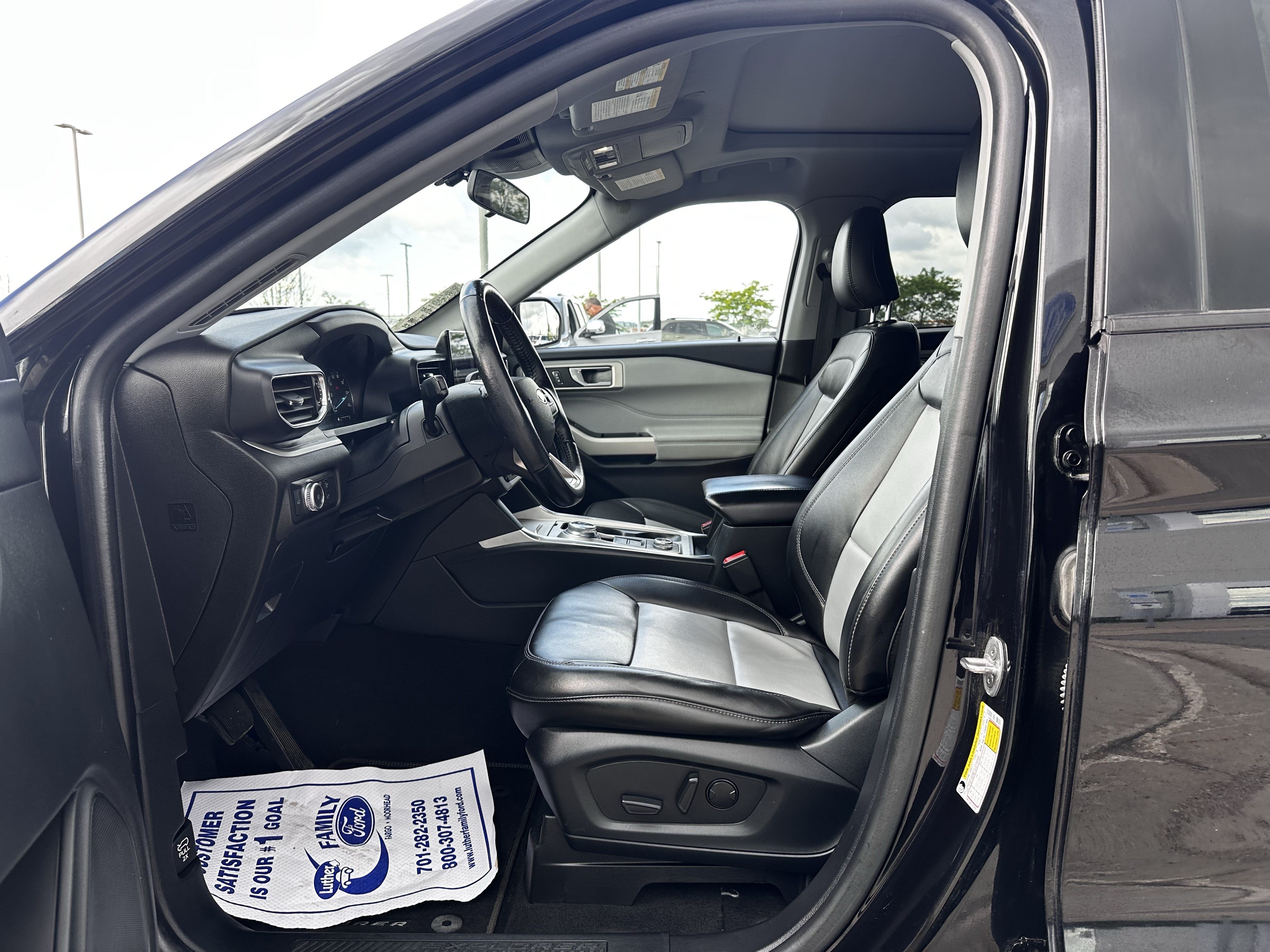 Certified 2022 Ford Explorer XLT w/ Equipment Group 202A AWD/4WD image 18