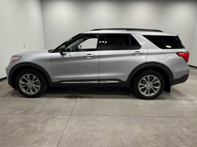 Certified 2022 Ford Explorer XLT w/ Equipment Group 202A AWD/4WD image 8