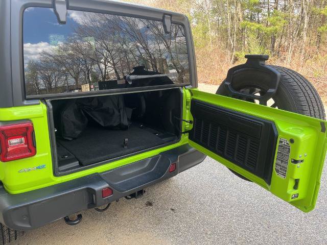 Used 2021 Jeep Wrangler Unlimited Sahara w/ Cold Weather Group AWD/4WD image 10