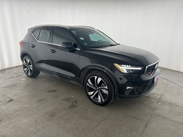 Used 2023 Volvo XC40 B5 Ultimate w/ Protection Package Premier AWD/4WD image 2