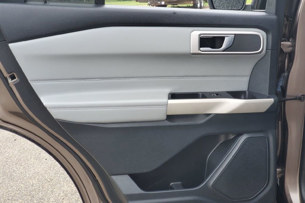 Certified 2021 Ford Explorer XLT w/ Equipment Group 202A RWD image 31