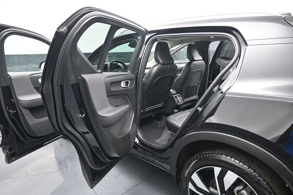 Used 2025 Volvo XC40 B5 Plus AWD/4WD image 19