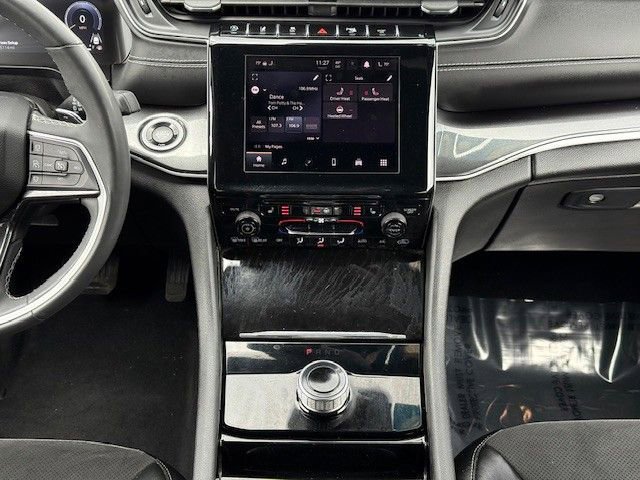 Used 2023 Jeep Grand Cherokee Altitude AWD/4WD image 18