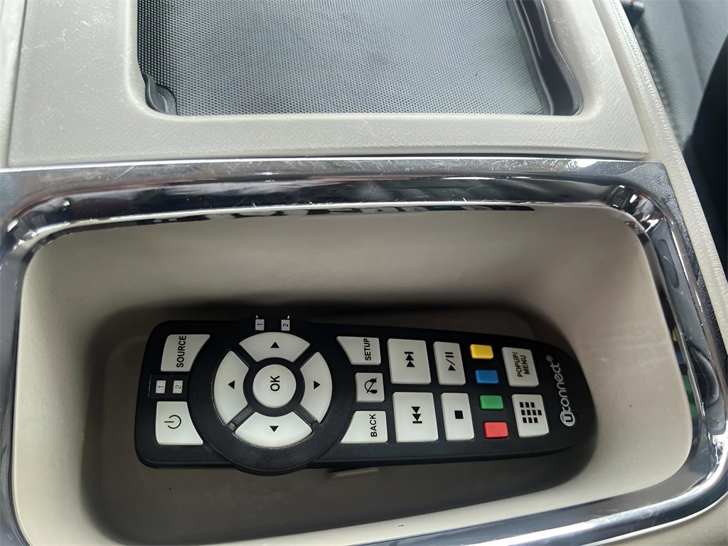 Used 2016 Chrysler Town & Country Touring image 35