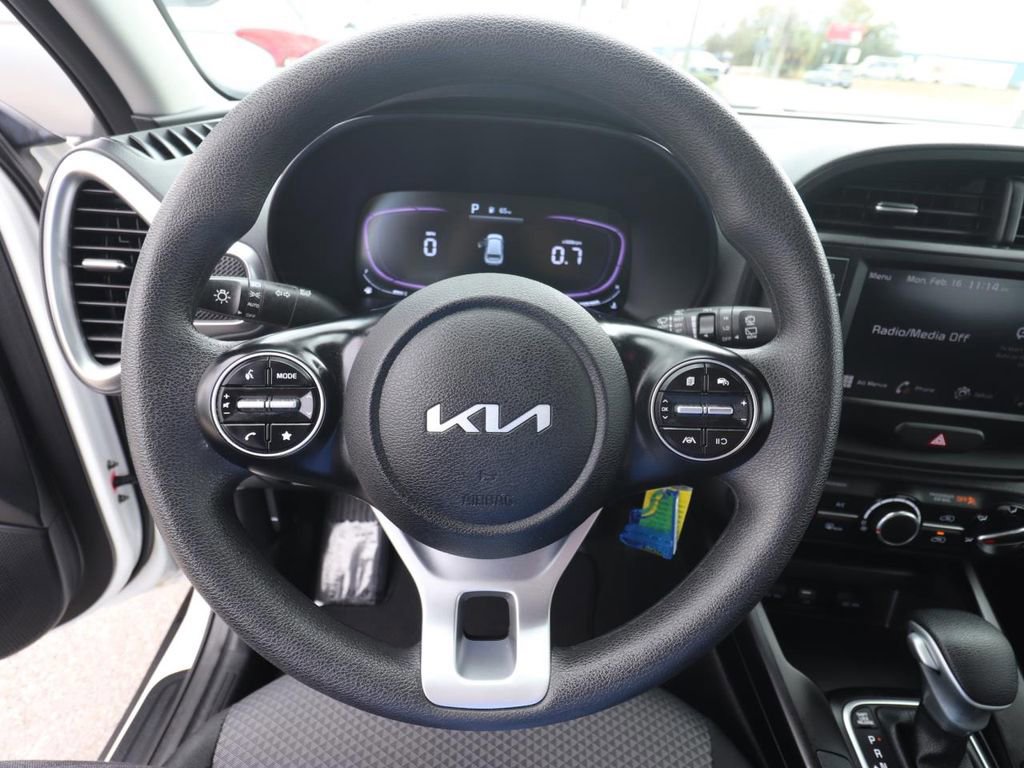 Used 2025 Kia Soul LX w/ LX Technology Package image 17