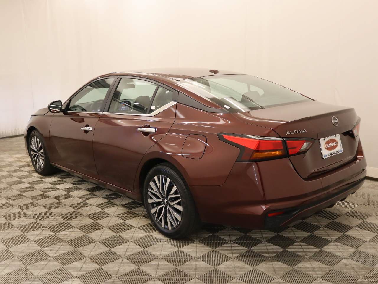 Used 2025 Nissan Altima 2.5 SV FWD image 3