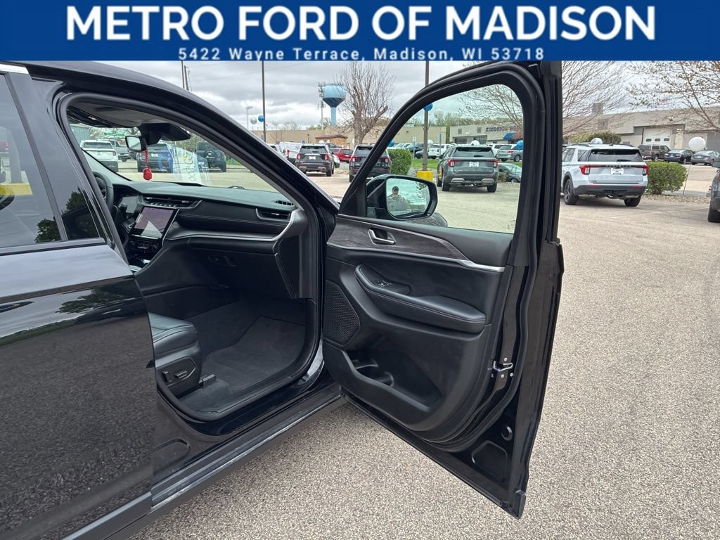 Used 2023 Jeep Grand Cherokee Limited AWD/4WD image 42