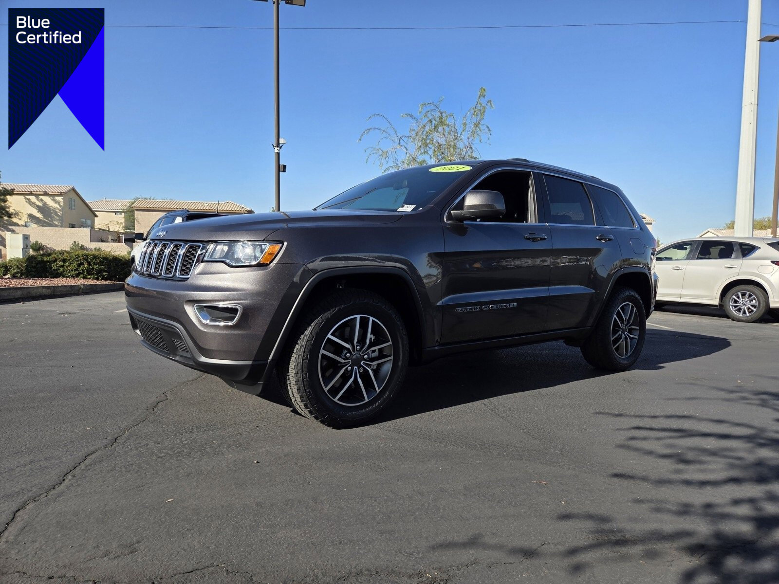 Used 2021 Jeep Grand Cherokee Laredo image 1